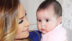 <b>3. </b>Carole Samaha and her daughter Tala