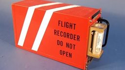 <b>2. </b>لماذا سمي الصندوق الاسود بهذا الاسم؟