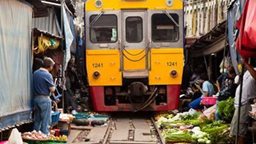 <b>2. </b>Video ... Train breaking through a Thai market