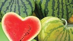 <b>2. </b>بطيخة على شكل قلب بـ99 د.ك في مركز سلطان