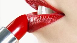 <b>2. </b>تعرف على مكونات احمر الشفاه