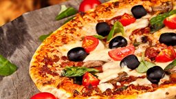 <b>3. </b>Different ways that people use to eat their pizza