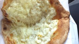 <b>3. </b>الذ منقوشة جبنة من فرن الريف اللبناني