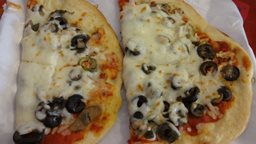 <b>2. </b>لحم بعجين وبيتزا الريف اللبناني