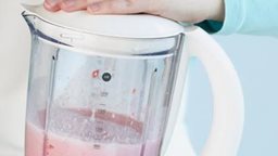 <b>3. </b>Here is the right way to wash your blender