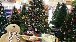 <b>4. </b>Take a look at the Christmas corner in Sultan Center Hawally