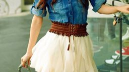 <b>4. </b>See how a bubble gum can deprive you from getting a flat belly!