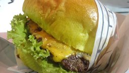 <b>1. </b>Amazing Burger at Burger Factory