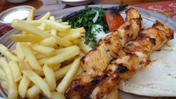 <b>4. </b>غداء رائع في مطعم الطربوش في الجراند أفنيوز