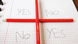 <b>1. </b>ما هو تحدي تشارلي تشارلي الذي غزا العالم؟