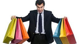 <b>1. </b>دراسة: الرجال يقضون المزيد من الوقت في التسوق وإنفاق المال