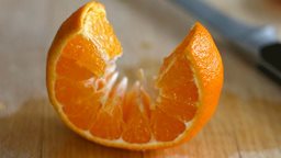 <b>5. </b>4 خطوات بسيطة لتقشير الليمون أو البرتقال