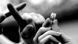 <b>1. </b>أسباب وعلاج الخوف من الزواج والارتباط