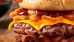 <b>3. </b>ممفيس باربيكيو أنجوس ثيك برجر الجديدة من هارديز