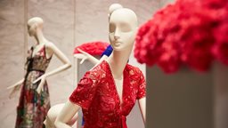 <b>2. </b>Elie Saab opens new boutique in Mall of Emirates