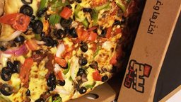 <b>2. </b>Pizza Hut Big Dipper Review
