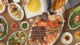 <b>1. </b>عروض وجبات عائلية جديدة من ميس الغانم سفري