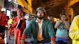 <b>3. </b>مسرح إسطنبولي خلال افتتاح السوق الرمضاني بكرنفال شارع