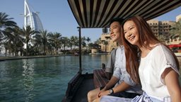 <b>2. </b>Dubai offers instant VAT Refunds for Chinese Tourists