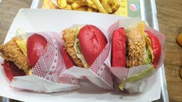 <b>2. </b>Dinner at Farooj Republic Chicken Restaurant in Kuwait