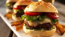 <b>2. </b>قصة وتاريخ البرجر ومعلومات ممتعة لجميع عشاقها