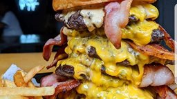 <b>4. </b>Mouthwatering Burgers at BangBang Cafe Sydney Australia 