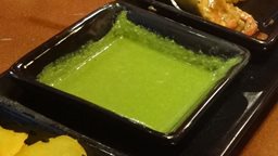 <b>3. </b>What is that green sauce served in Indian restaurants?
