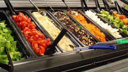 <b>3. </b>6 خيارات عليك تجنبها في الـ سلاد بار أو قسم السلطة في المطاعم