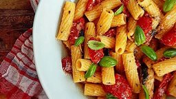<b>3. </b>Rigatoni with Balsamic Tomato Basil Sauce