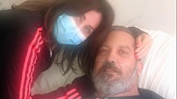 <b>3. </b>رابعة الزيات من داخل المستشفى ... الحمد لله زاهي يتماثل للشفاء