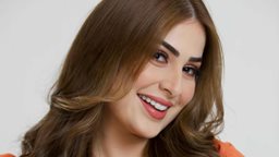 <b>1. </b>رؤى الصبّان أناقة رائعة وابتسامة جذابة من "أنشاصي سمايل"