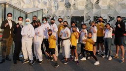 <b>1. </b>لاعبة فريق باناسونيك الأولمبي وبطلة الكاراتيه ساكورا كوكوماي تلتقي بطلاب الكاراتيه في جناح اليابان في إكسبو 2020 دبي في الإمارات