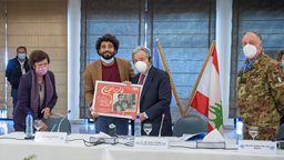 <b>1. </b>الفنان قاسم إسطنبولي يشارك في مهرجان القمة الثقافية في دبي