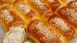 <b>5. </b>المكونات الصحيحة لتحضير رولات الخبز بالحليب