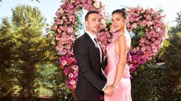 <b>1. </b>Turkish Actress Demet Ozdemir Engaged to Oguzhan Koc