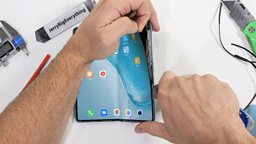 <b>5. </b>The HONOR Magic Vs is the Next-Generation Foldable Smartphone