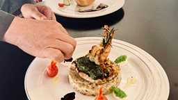 <b>5. </b>Meet the Chef: Discover the Culinary Excellence of Waves Hotel