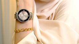 <b>2. </b>ساعة هواوي الجديدة HUAWEI WATCH GT 4 تضع معيارًا جديدًا للساعات الذكيّة