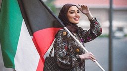 <b>5. </b>دلال الدوب بلوك مستوحى من نساء الثمانينات بمناسبة الأعياد الوطنية