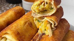 <b>1. </b>طريقة تحضير رولات الكريب بحشوة البطاطس