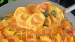 <b>5. </b>Creamy Tortellini Skillet Ingredients and Preparation