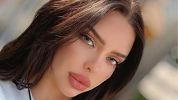<b>5. </b>بالصور ... مشتركة قسمة ونصيب فرح رازم قبل وبعد التجميل