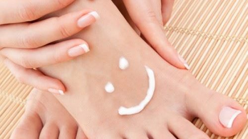 طريقة سهلة للتخلص من الجلد الميت في القدمين