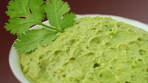 An easy way to prepare avocado sauce