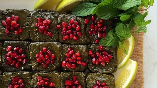 10 أطباق لبنانية مزينة بشكل رائع