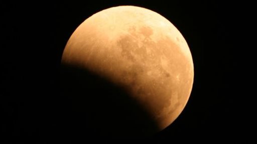 خسوف جزئي  للقمر ... الإثنين المقبل