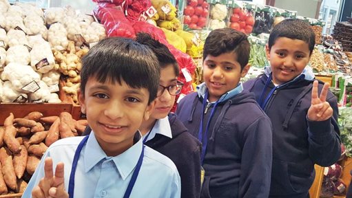 مركز سلطان يستضيف طلاب مدرسة خليفة