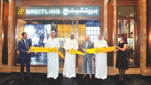 افتتاح متجر "بريتلينغ" للساعات في مجمع الأفنيوز في الكويت