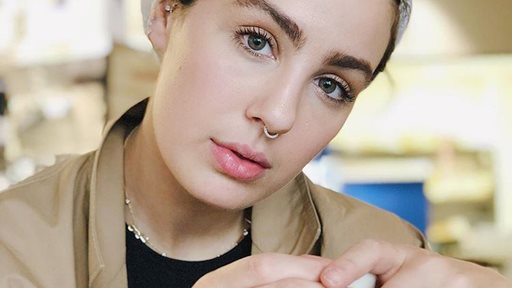 Fashionista Ascia Posts New Look Without Turban