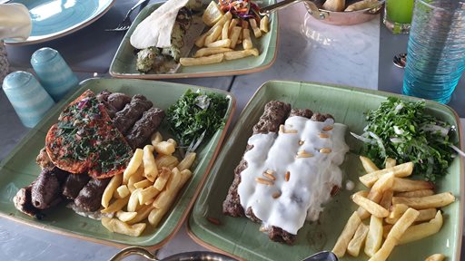 تجربتنا المميزة في مطعم "ميجانا" اللبناني الذي فتح أبوابه على شارع الخليج العربي